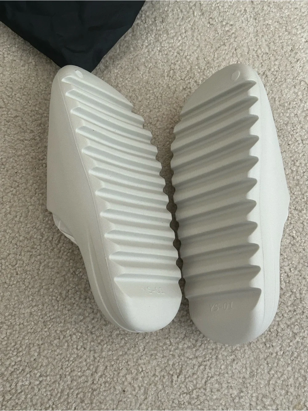 Brand new size 10 cream yzy slide